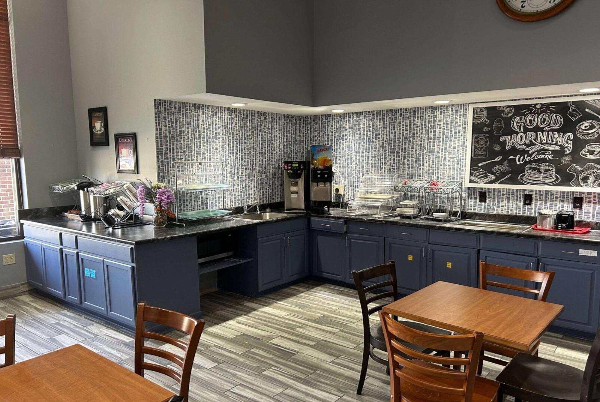 Americinn By Wyndham Ottumwa Bagian luar foto