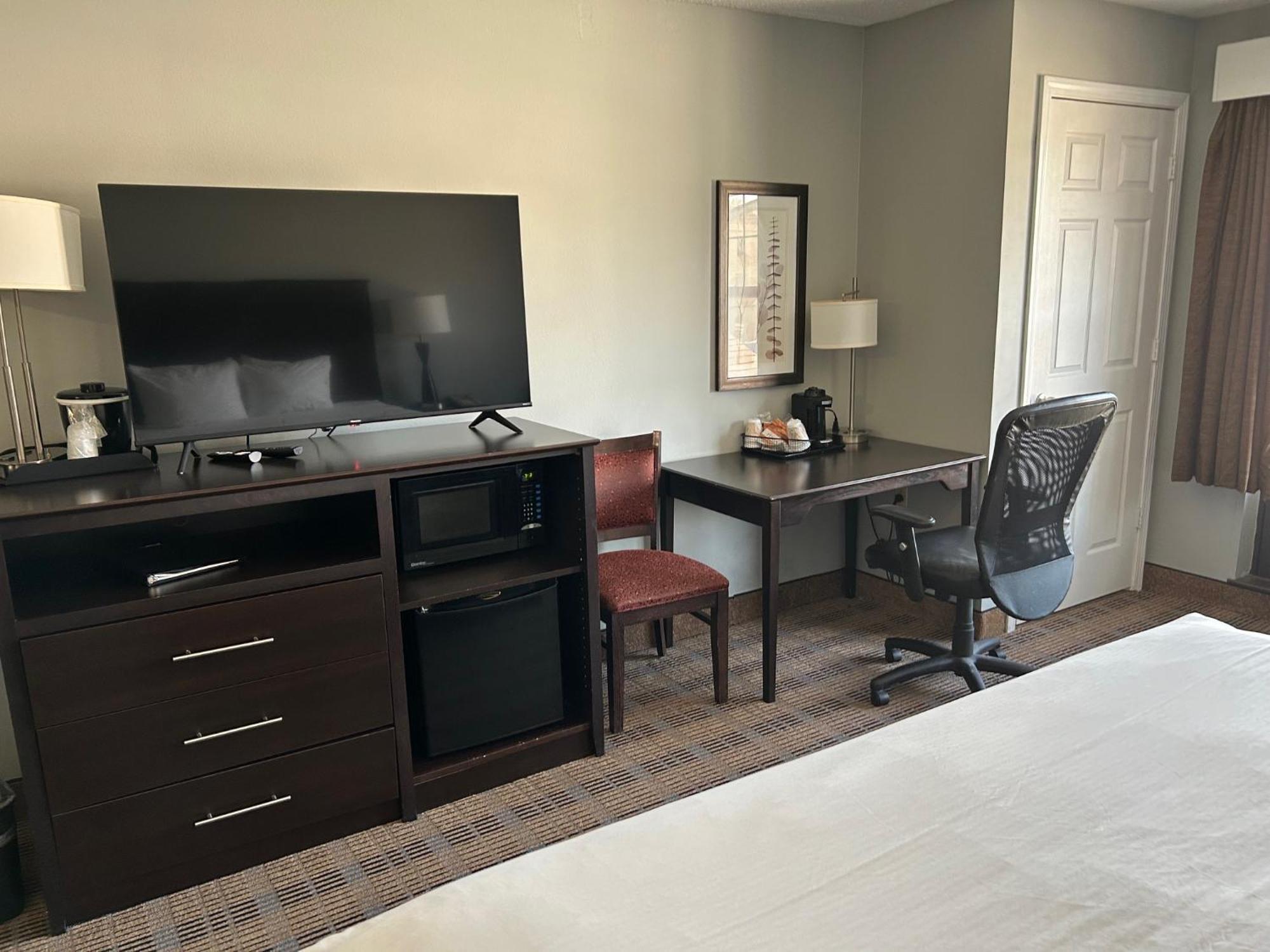 Americinn By Wyndham Ottumwa Bagian luar foto