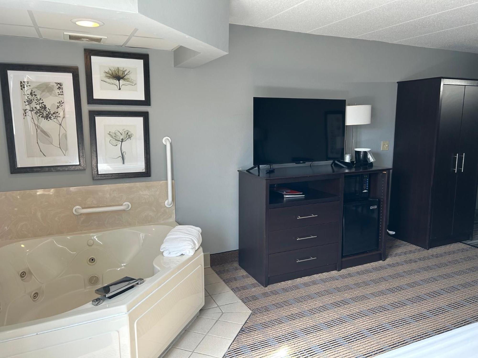 Americinn By Wyndham Ottumwa Bagian luar foto